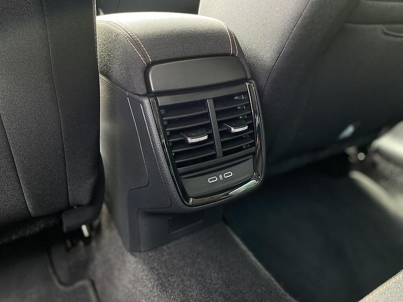 Škoda Kamiq 1,0 TSI 85 kW Top Selection - fotka 24 z 27