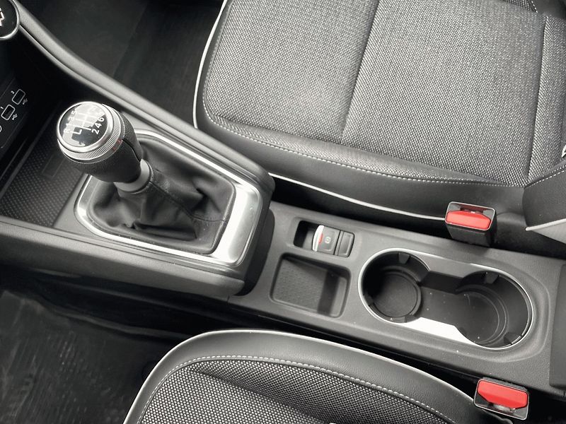 Renault Captur (2023) 1.0 TCe,67kW,Intens,1.Maj,ČR - fotka 24 z 32