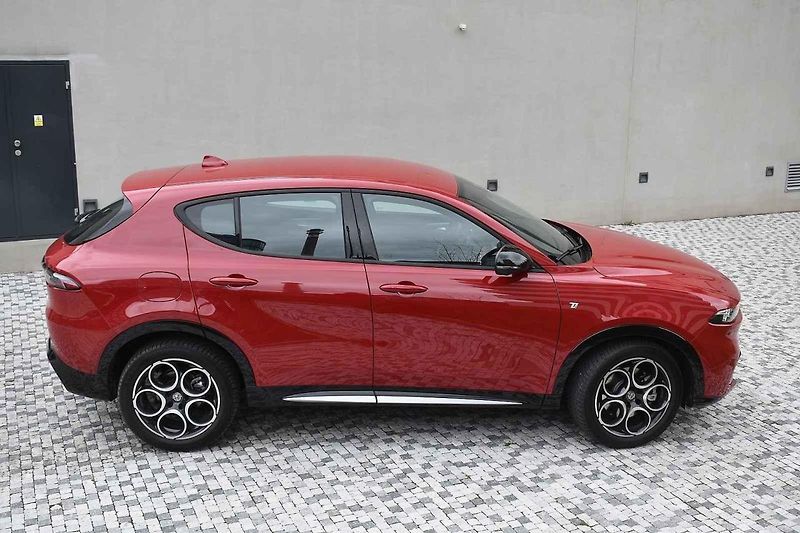 Alfa Romeo Tonale umí zaujmout. Jak vzhledem, tak jízdními vlastnostmi