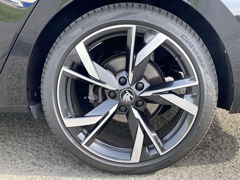 Škoda Octavia (2025) 2.0 TSI 4x4 DSG SportLine - fotka 33 z 37