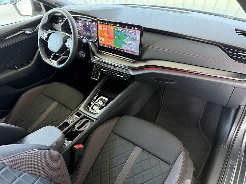 Škoda Octavia Combi DSG 2,0 TSi 195 kW RS - fotka 23 z 26