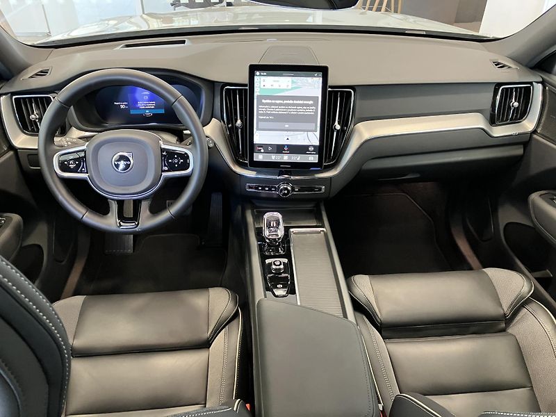 Volvo XC60 B5 AWD Black Edition Plus AT8 - fotka 19 z 47