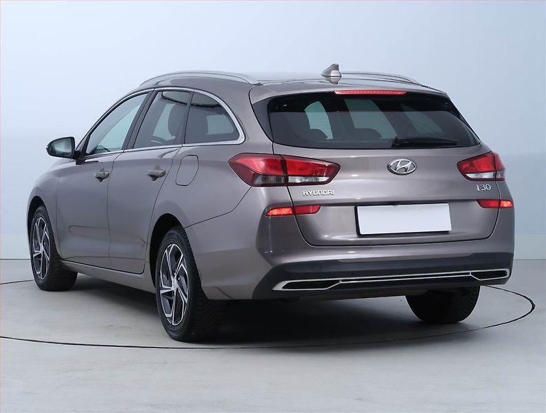 Hyundai i30 (2023) Smart 1.0 T-GDI - fotka 4 z 22