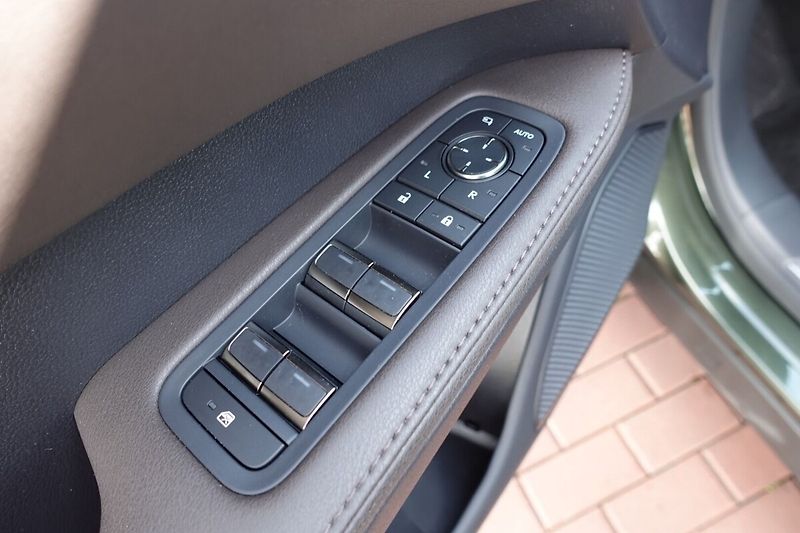 Lexus RX 450h plus RX450h+ Plug-in Luxury - fotka 10 z 36