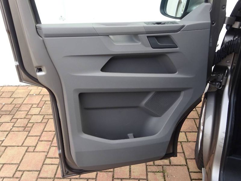 Volkswagen Caravelle (2022) 6.1 CL TDI DR DSG - fotka 20 z 26