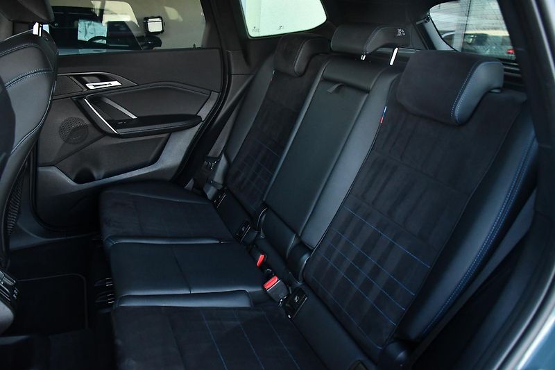 BMW X1 xDrive23d M-SPORT TAŽNÉ 1M ČR - fotka 20 z 42