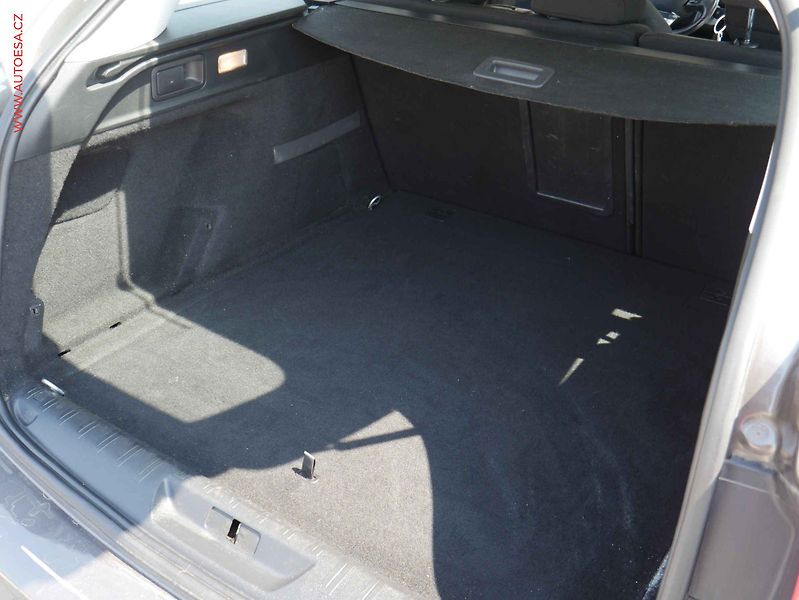 Peugeot 308 (2014) 1.6 HDI, Navi, klima - fotka 7 z 19