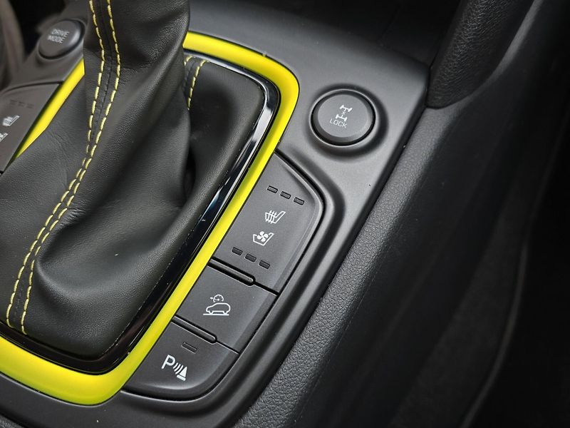 Hyundai Kona (2018) Style Premium 1.6T-GDi A/T 4x4 - fotka 23 z 30