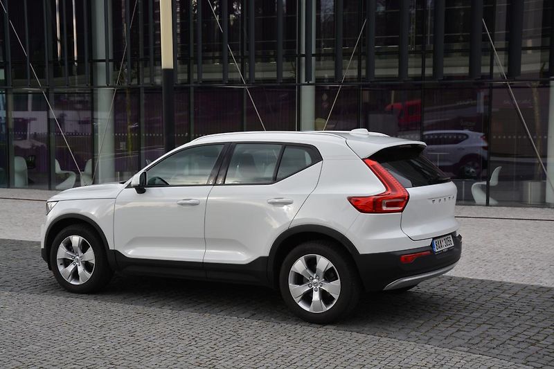 Volvo XC40 (2020) 2,0 D3 DRIVE-E Momentum PRO Aw - fotka 15 z 45