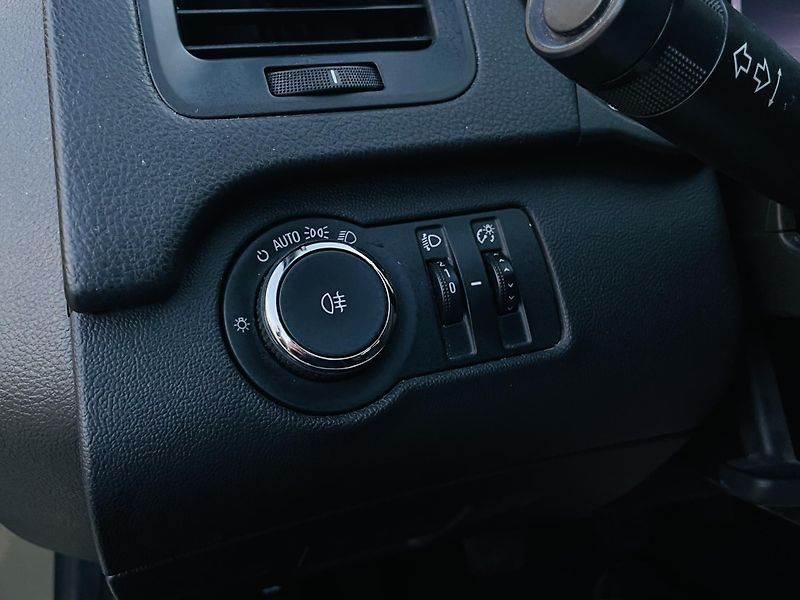 Opel Insignia 2.0CDTi MANUÁL VÝHŘEV LED - fotka 32 z 41