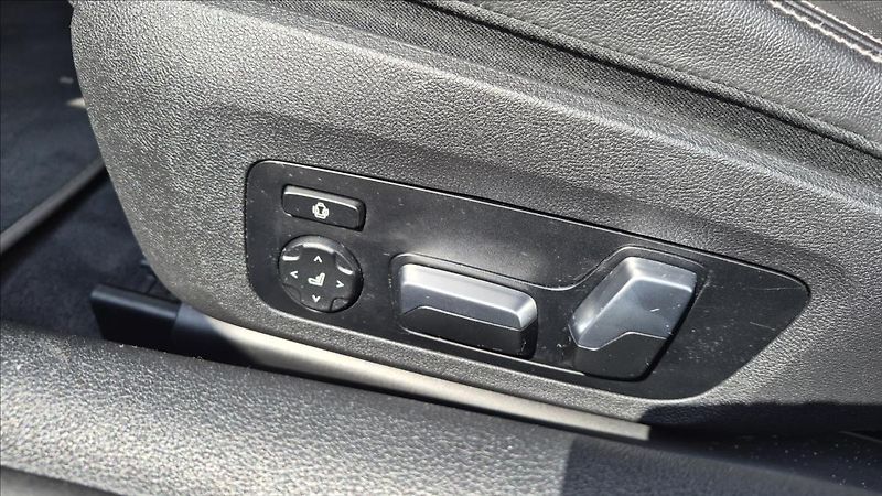 BMW Řada 8 4,4 V8 390 Kw M850i xDrive DPH - fotka 23 z 28
