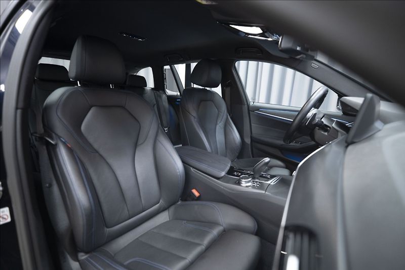 BMW Řada 5 530e xDrive M Sport ČR DPH   2 - fotka 37 z 42