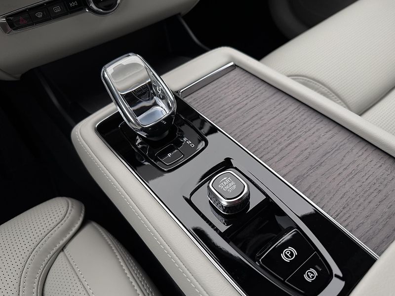 Volvo XC90 (2026) T8 AWD RECHARGE BRIGHT PLUS 7m - fotka 22 z 29