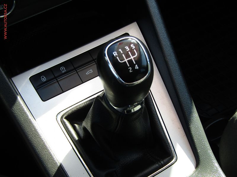 Škoda Octavia (2014) 1.6 TDi, Style, bixen - fotka 17 z 20