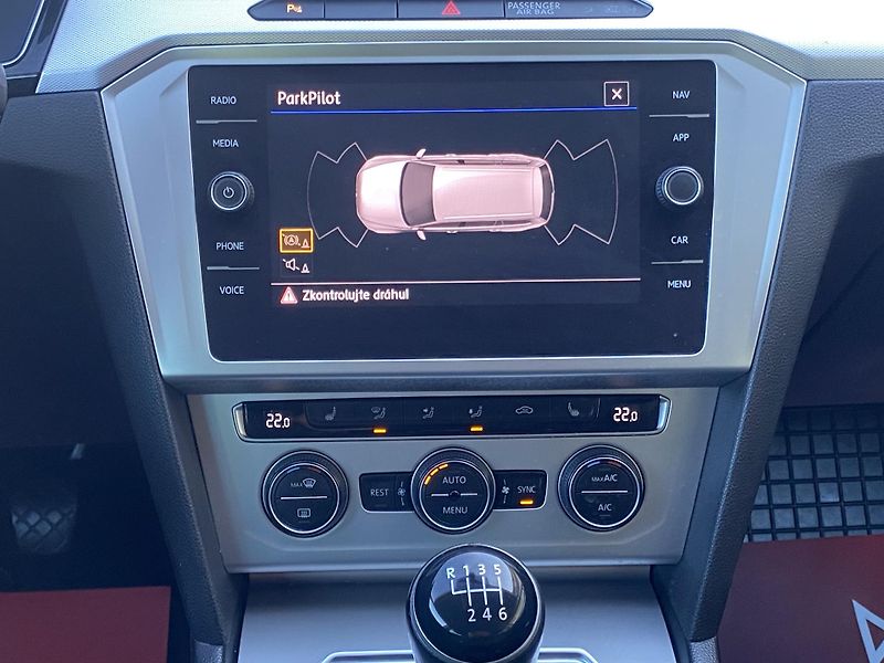 Volkswagen Passat (2019) 2,0 TDi Comfortline  - fotka 25 z 49