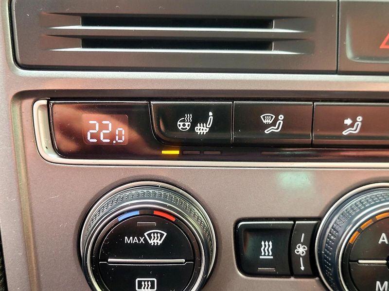 Volkswagen Golf Sportsvan TSi LOUNGE *SERV.KN. WEBASTO - fotka 42 z 69