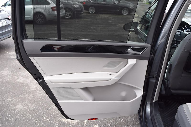 Volkswagen Touran (2017) 1.4TSI 110kw HIGHLINE 7M TAŽNÉ - fotka 17 z 50