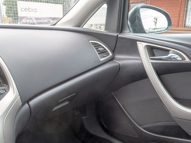 Opel Astra (2012) 1.4i 16V 74KW – SERVISKA - fotka 25 z 45