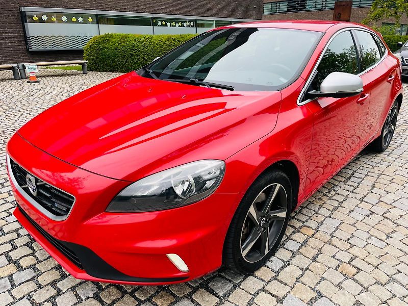 Volvo V40 2.0 D3 R-DESIGN MANUÁL TAŽNÉ - fotka 5 z 45