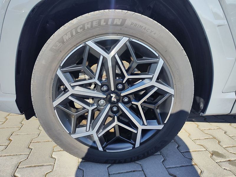 Hyundai Tucson 1.6 T-GDi/169kW HEV N-Line STL - fotka 41 z 43