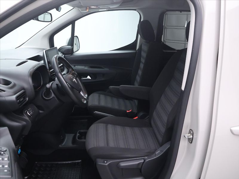 Opel Combo 1,2 Turbo 96 kW S/S AT8 Enjoy - fotka 10 z 29