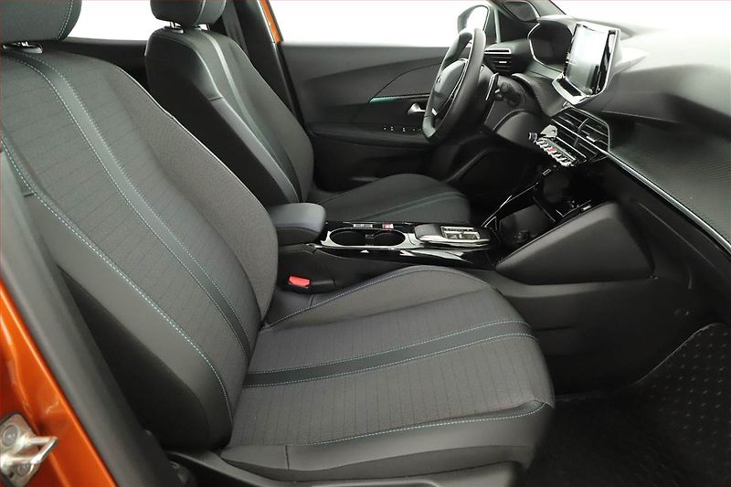 Peugeot 2008 (2023) Allure 1.2 PureTech, Automat - fotka 7 z 18