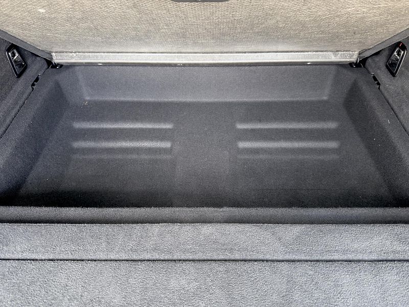 Volvo XC90 D5 AWD R-DESIGN PRO // VZDUCH  - fotka 20 z 60