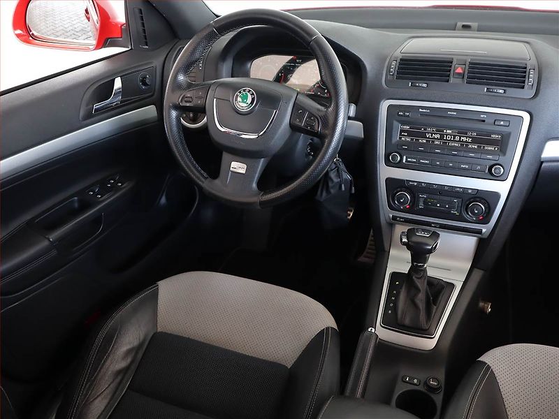 Škoda Octavia (2011) RS 2.0 TDI, Automat - fotka 7 z 20