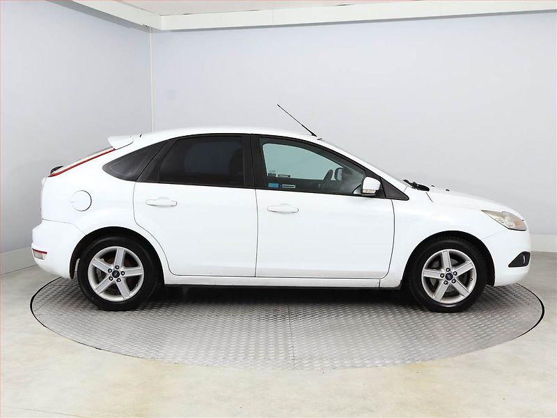 Ford Focus (2008) 1.6 16V, po STK, Tažné - fotka 6 z 11