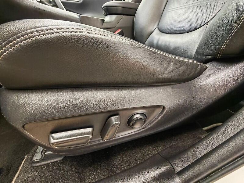 Toyota RAV4 Executiv, 4x4, Hybrid - fotka 16 z 43