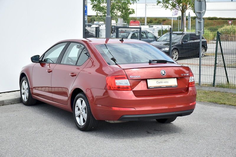 Škoda Octavia (2015) Elegance 1.8 TSI 132 kW - fotka 11 z 31