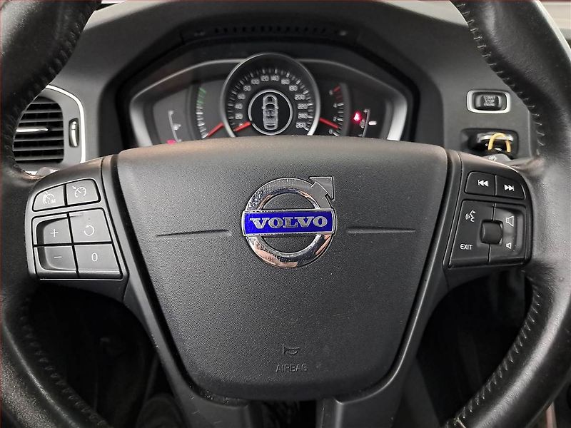 Volvo V60 (2017) D3 2.0, Navi, Tempomat - fotka 16 z 18