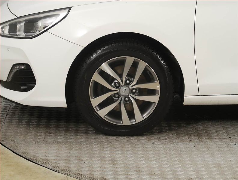 Hyundai i30 (2019) 1.6 CRDi, Tempomat - fotka 14 z 19