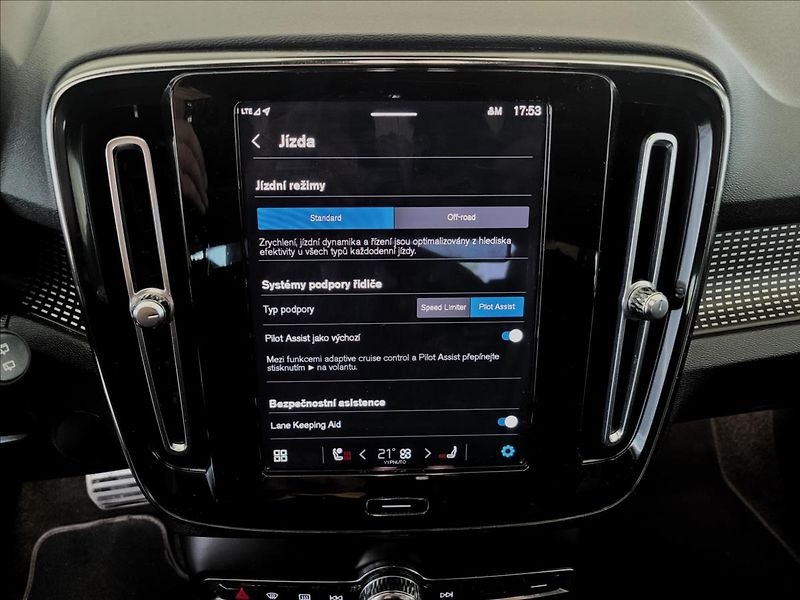 Volvo XC40 TWIN PLUS 408 PS,4X4,78KWh - fotka 31 z 50