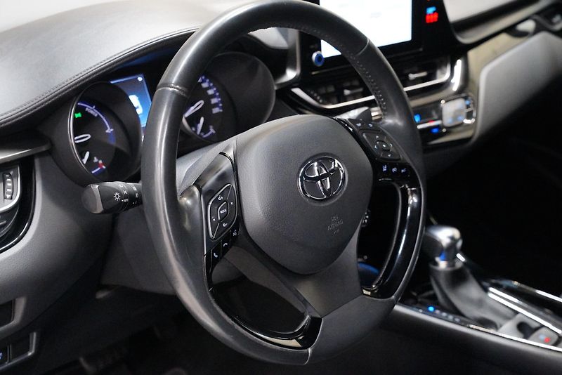 Toyota C-HR - fotka 14 z 30