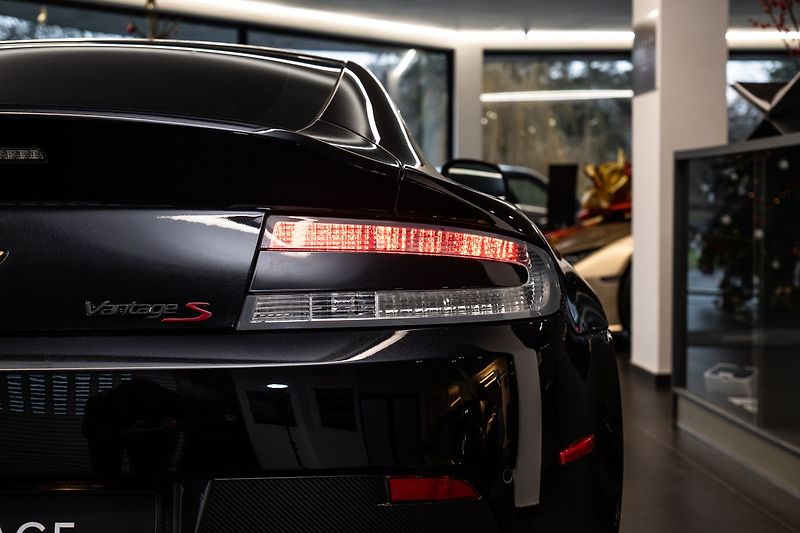 Aston Martin Vantage S - fotka 18 z 18