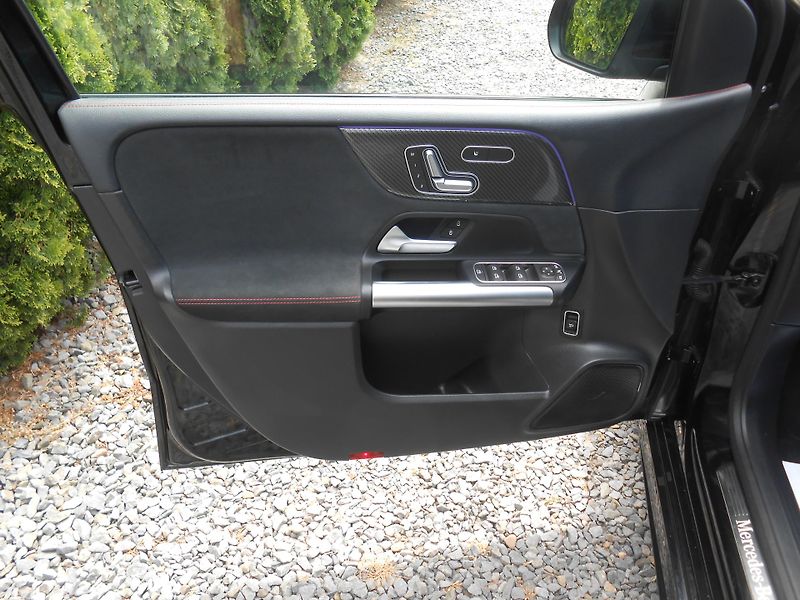 Mercedes-Benz Třídy B 2.0D AUTOMAT,AMG Paket,66TKm!! - fotka 27 z 42