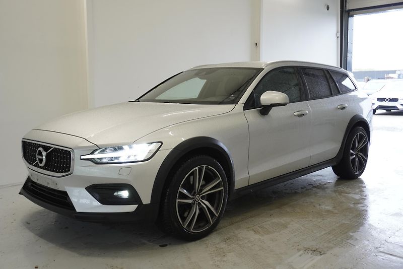 Volvo V60  CROSS COUNTRY D4 POLESTAR 4X4 - fotka 1 z 30