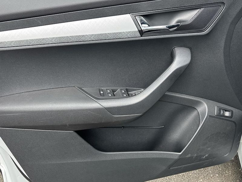 Škoda Karoq DSG SELECTION - fotka 13 z 26
