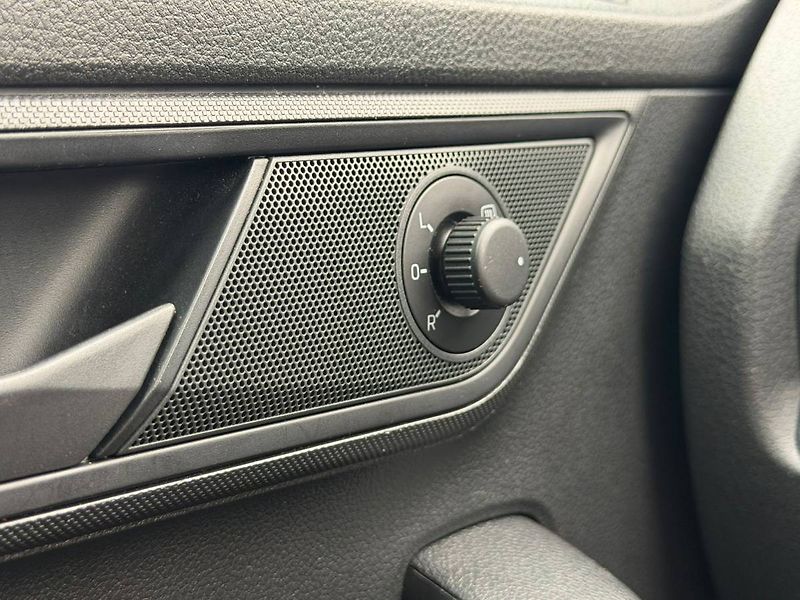 Škoda Fabia Active 1,0 MPI 55 kW 5° MP - fotka 14 z 26