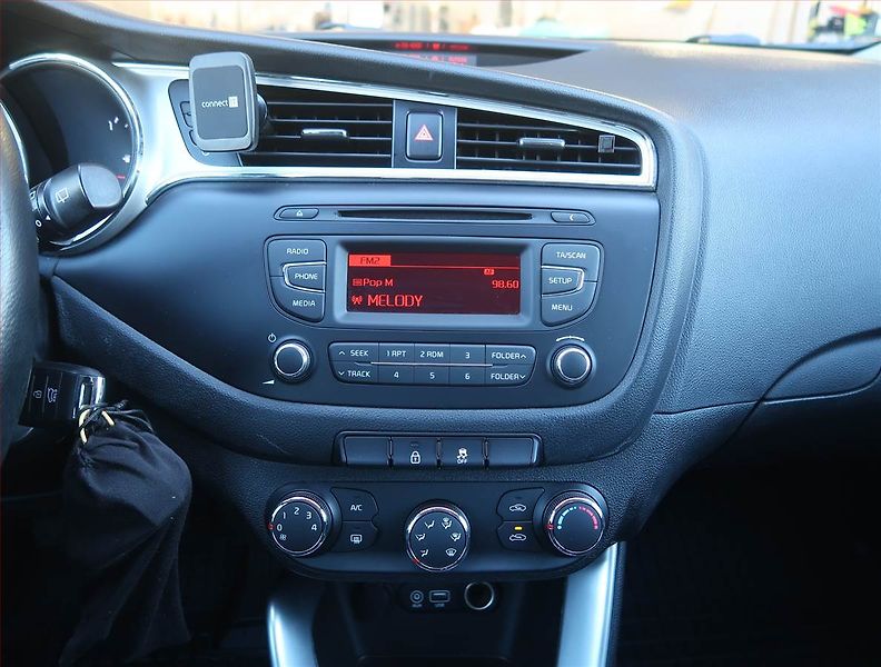Kia Ceed (2016) 1.4 CVVT, Serv.kniha, Tempomat - fotka 12 z 16