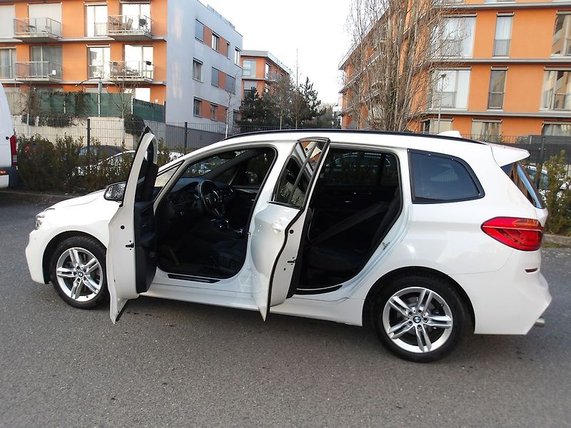 BMW Řada 2 220i AUT.! 7MÍST Gran Tourer - fotka 12 z 32
