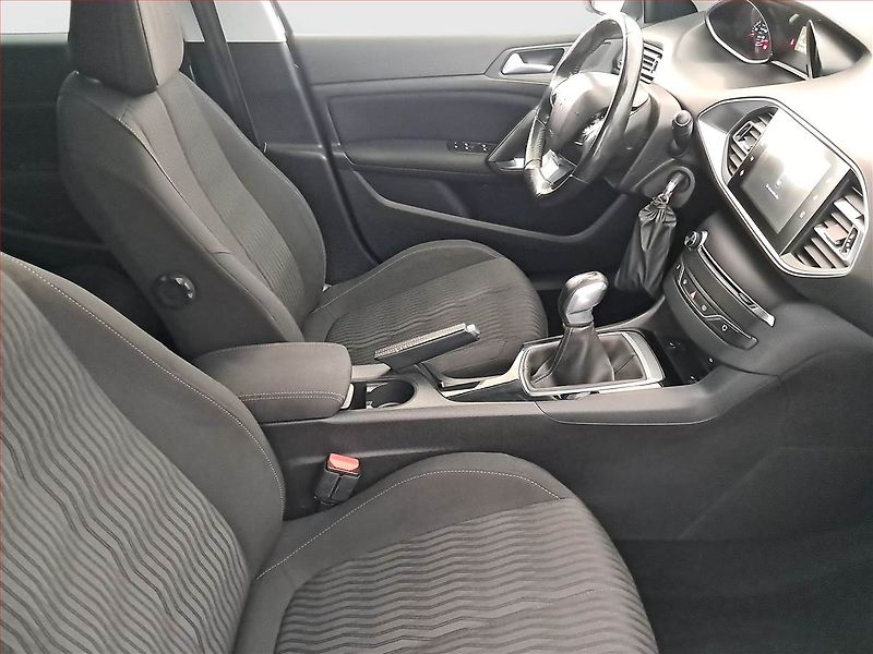 Peugeot 308 (2013) 1.6 HDi, Navi, Tempomat - fotka 9 z 15