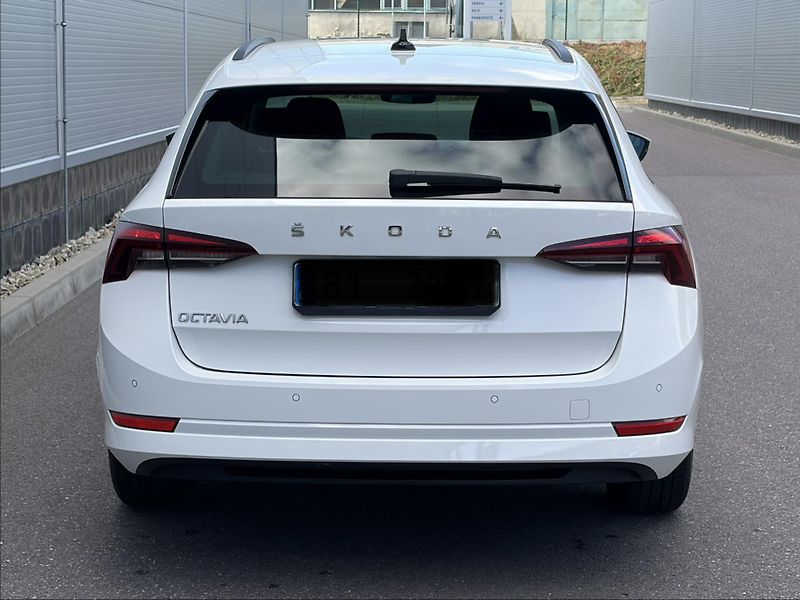 Škoda Octavia (2023) 110kW DSG/ACC/NAVI/SERVIS - fotka 7 z 24