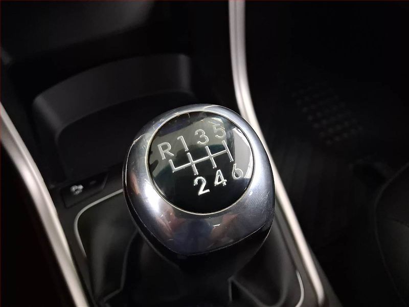 Hyundai i30 (2016) 1.6 GDI, ČR,1.maj, Tempomat - fotka 13 z 16