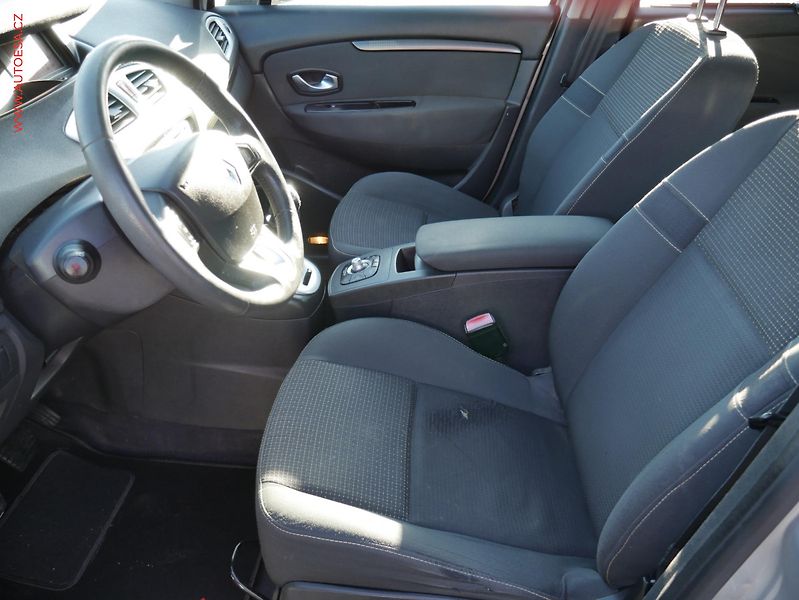 Renault Scénic (2009) 1.9 DCi, AAC, tempo - fotka 9 z 17