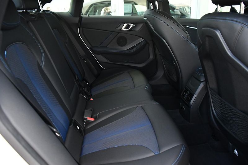 BMW Řada 2 218d M-SPORT 1M ČR - fotka 21 z 40