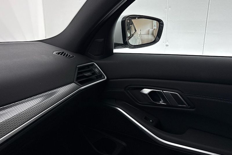 BMW Řada 3 řady 3 | 320d xDrive - fotka 16 z 24