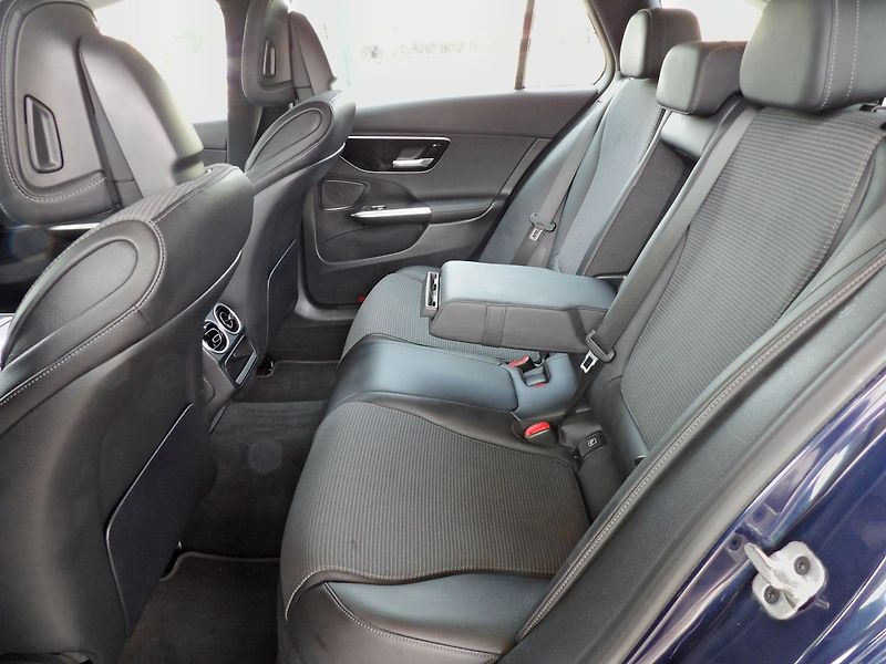 Mercedes-Benz Třídy C 220d A/T 9°LED Virtual Tažné - fotka 27 z 37
