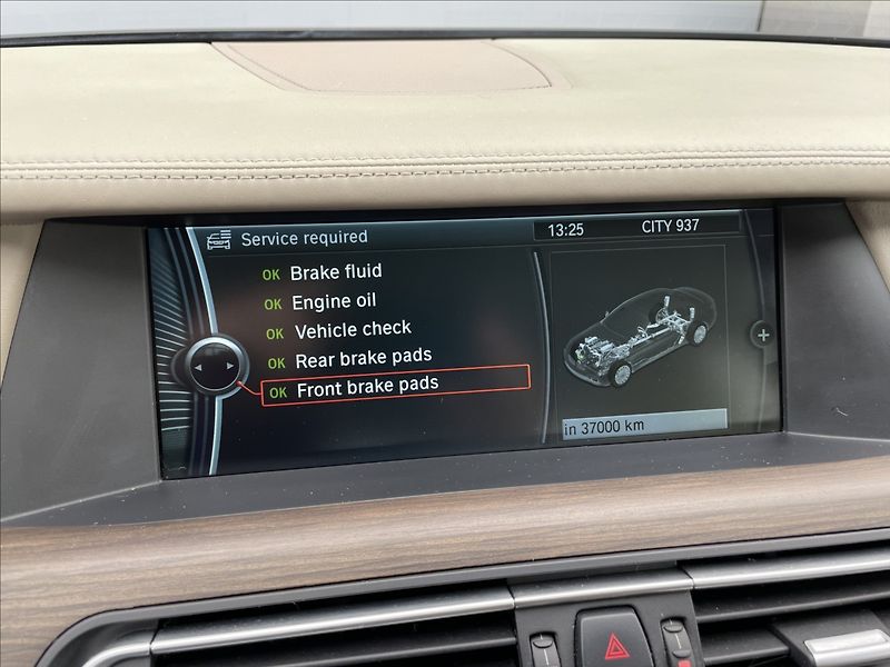 BMW Řada 7 740D XDRIVE ČR. - fotka 18 z 32